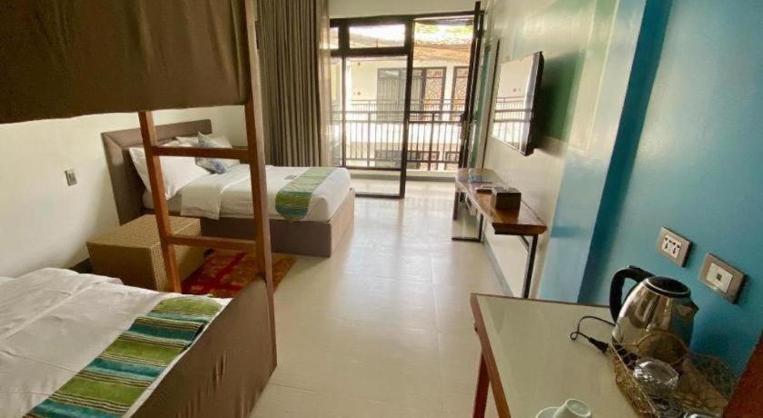 White Breeze Palawan Boutique Hotel Puerto Princesa Exterior foto